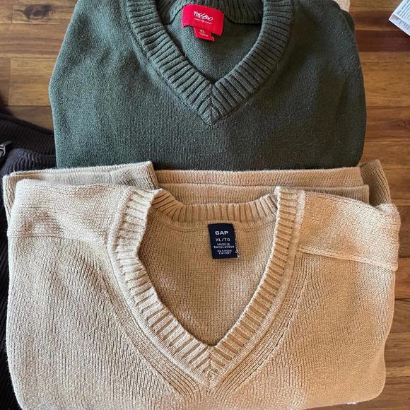 Mixed Brands Other - Set of Men’s V-Neck Sweaters -XL